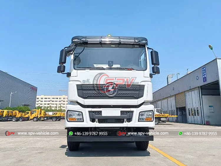 SHACMAN 8x4 Fuel Tank Truck - Front Side